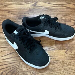 Women’s Nike Court Vision low sneakers (black) size 8.5